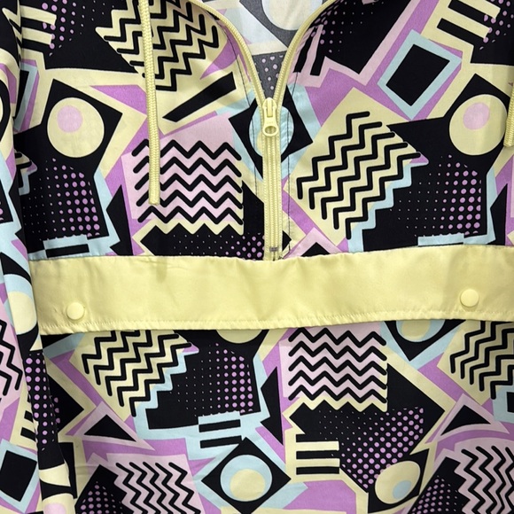 Massive Geometric Patterned Jacket - Picture 3 of 5